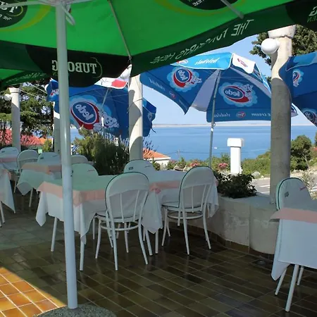 Vendégház Triple Starigrad 3335g